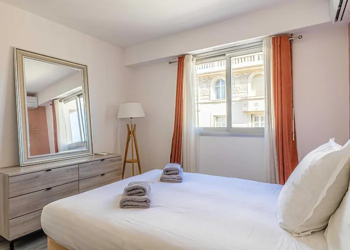 Exceptional Spacious One Bedroom Flat In Cannes